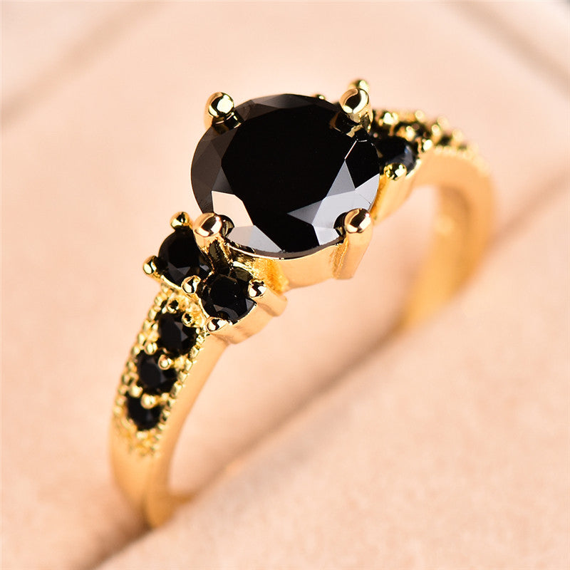 Exquisite Round Cut Zirconia Claw Ring