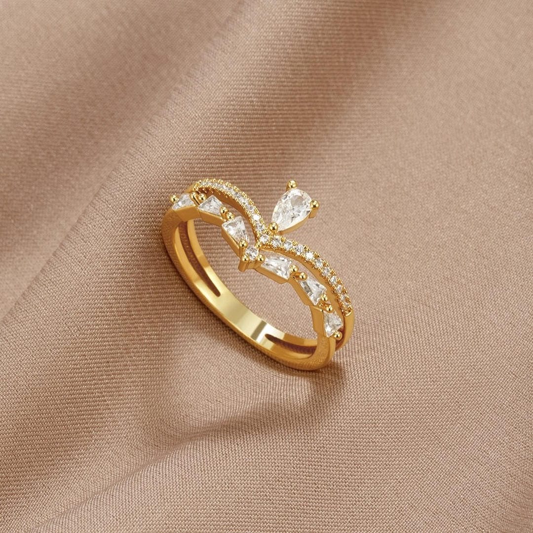 Modern Chic Aura Ring