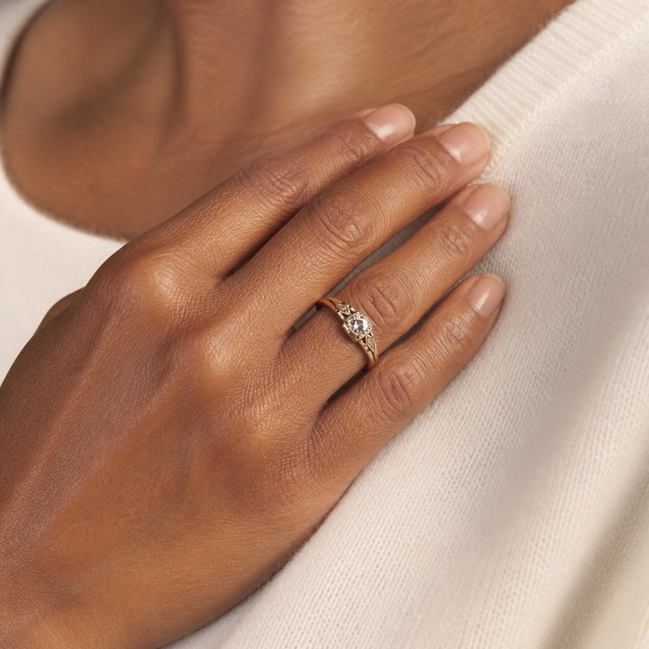 Minimal Gold Curve Ring