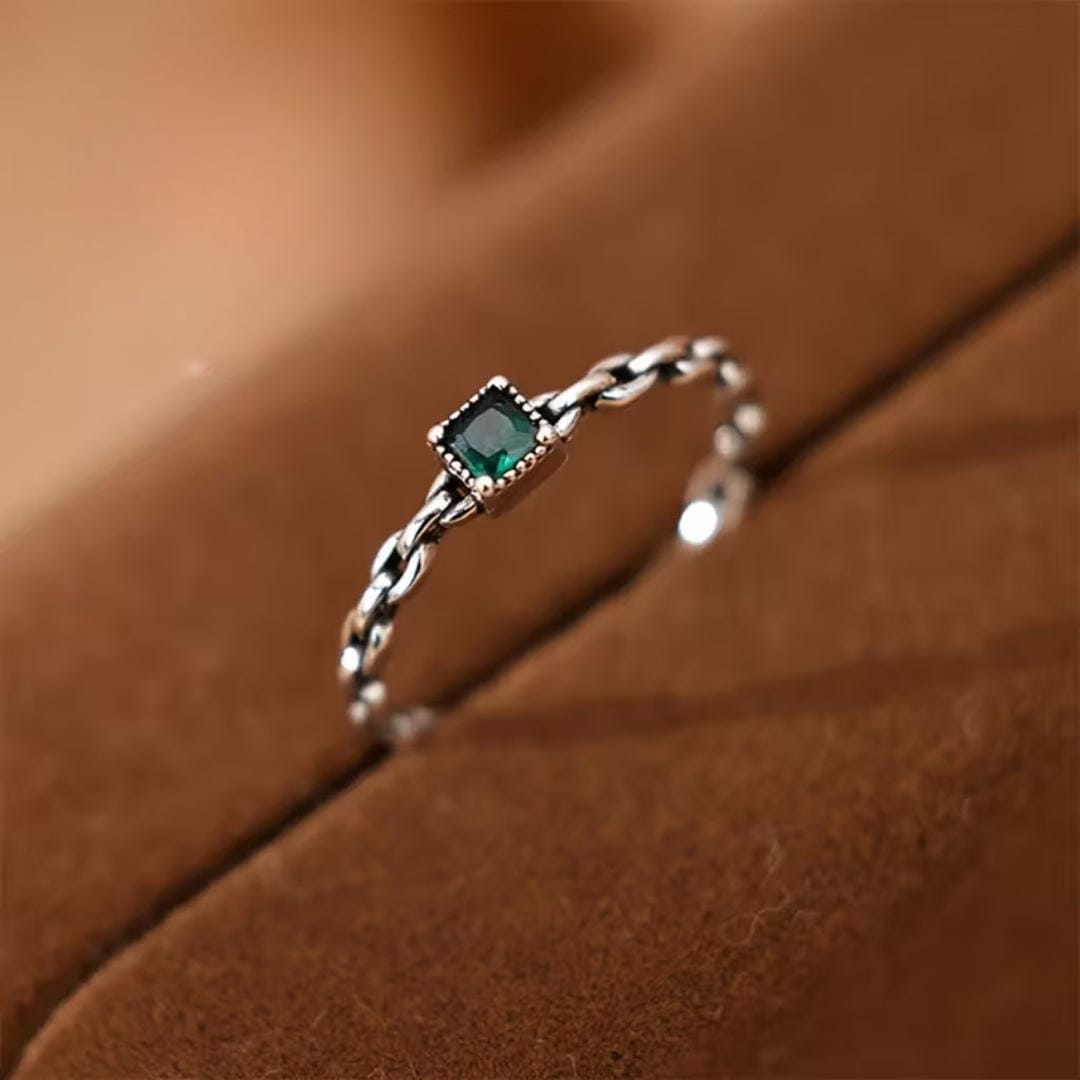 Emerald Stone Chain Ring