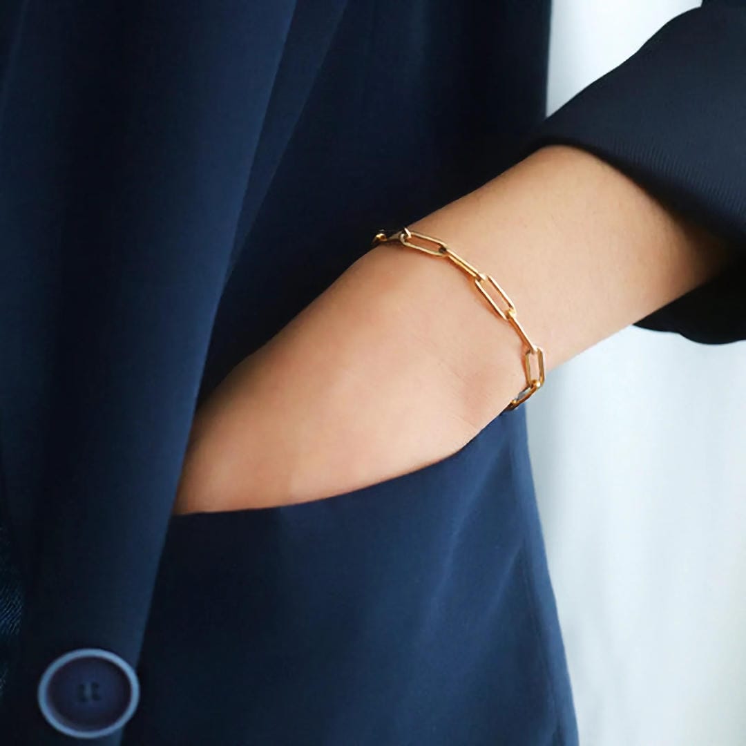Elegant Gold Paperclip Bracelet