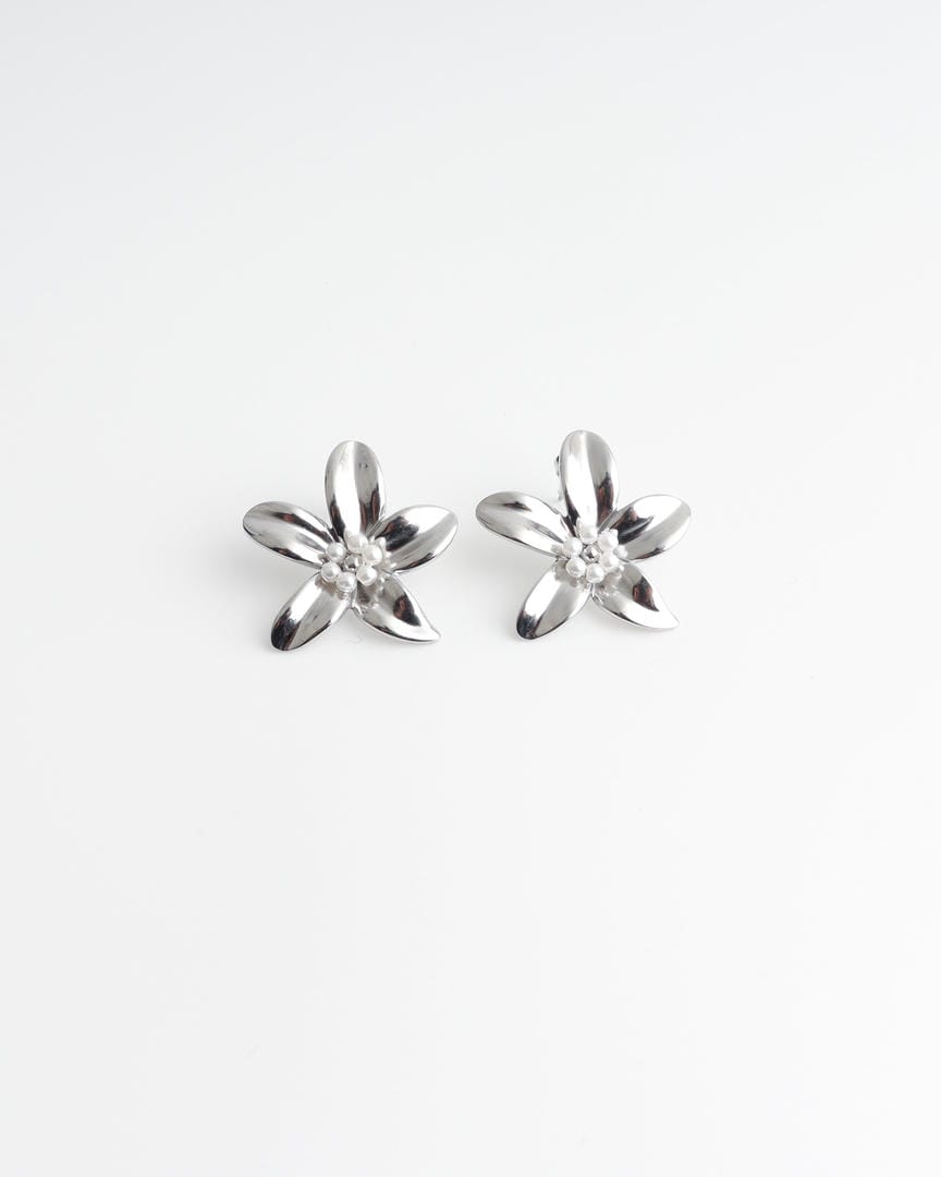Toned Pearl Flower Stud Earrings