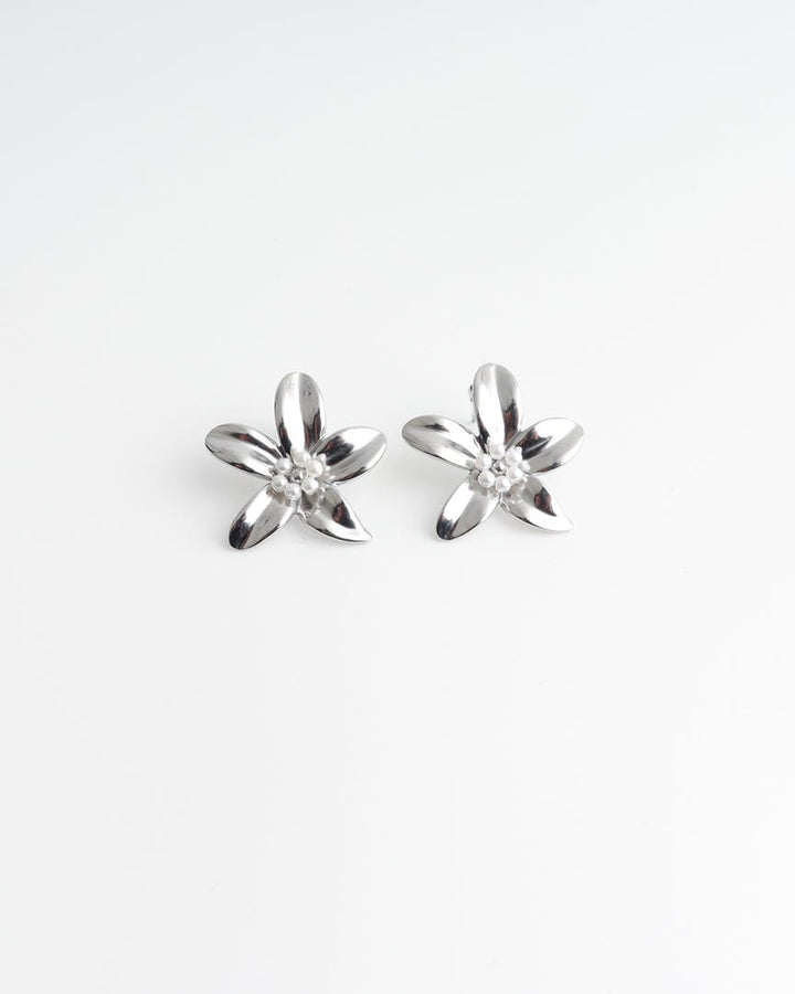 Toned Pearl Flower Stud Earrings