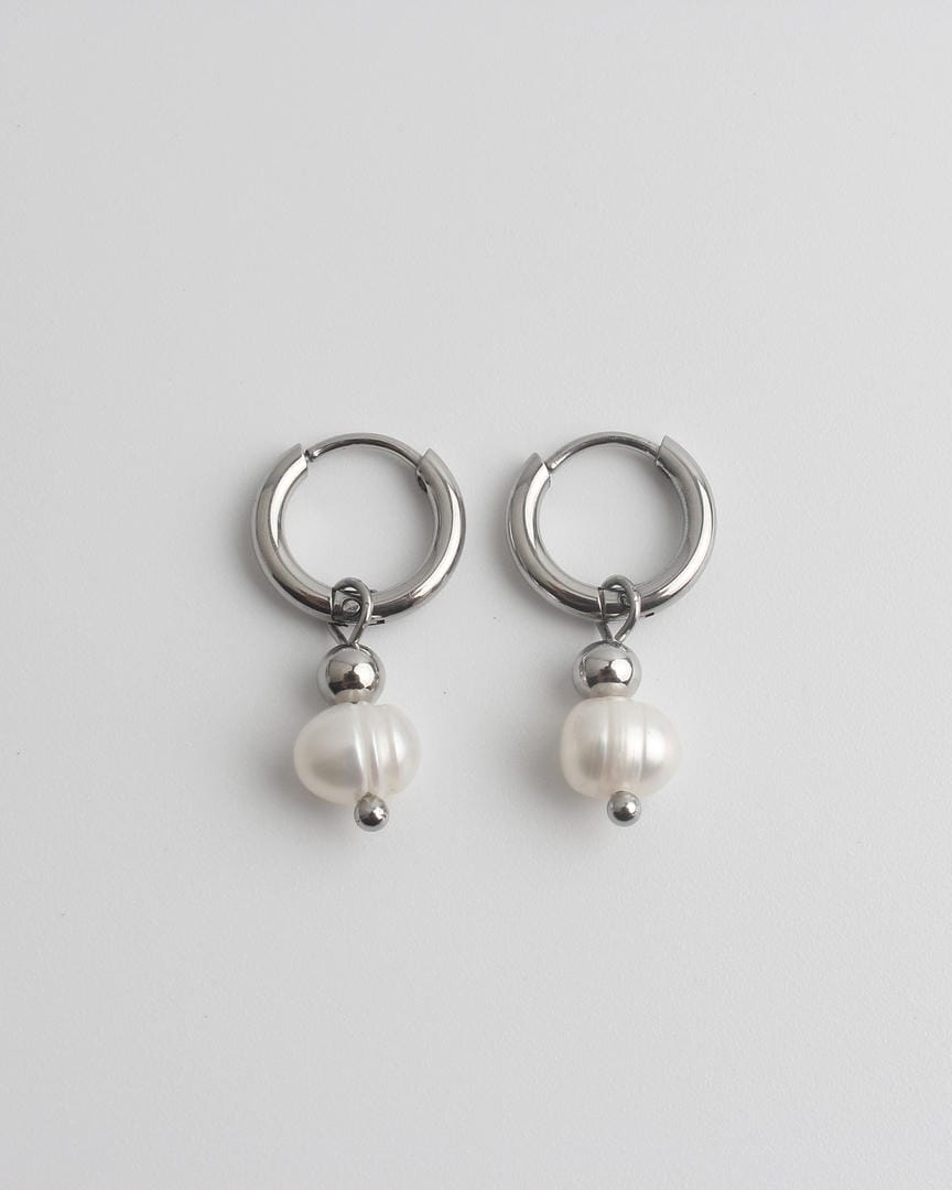 Veerle Stunning Pearl White Earrings
