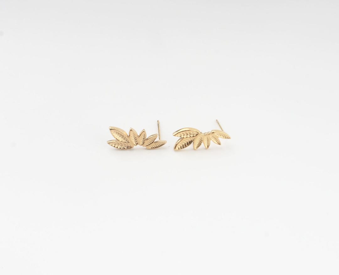 Vera Gorgeous Leaves Stud Earrings