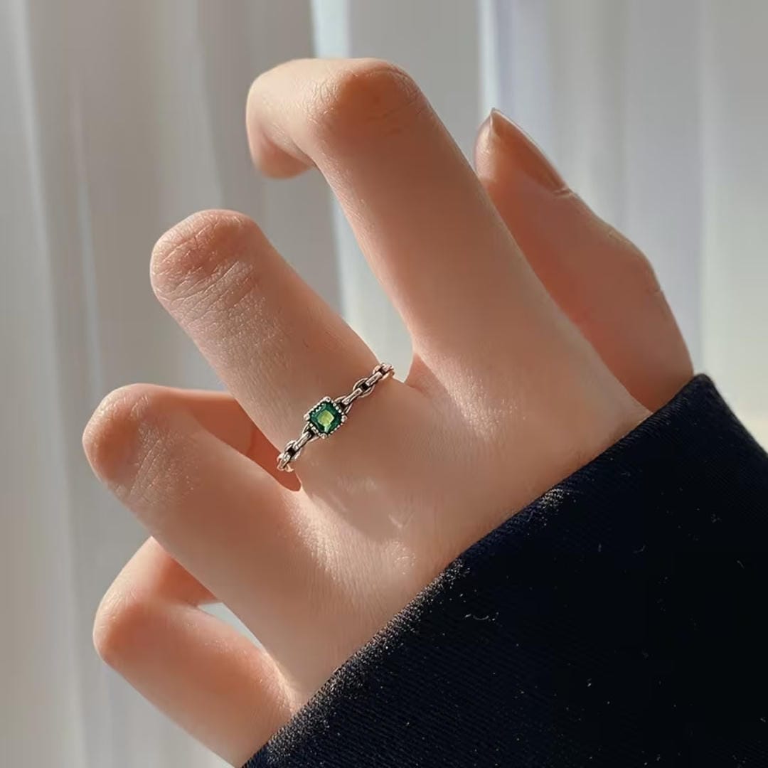 Emerald Stone Chain Ring