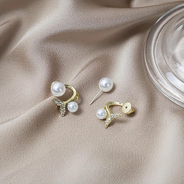 Pearl Whale Tail Ear Cuff