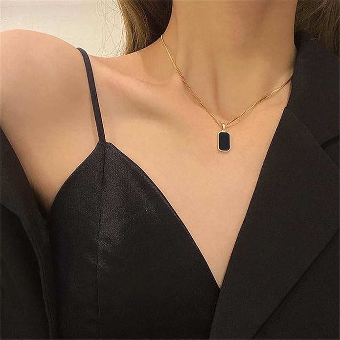 Onyx Gold Clavicle Necklace