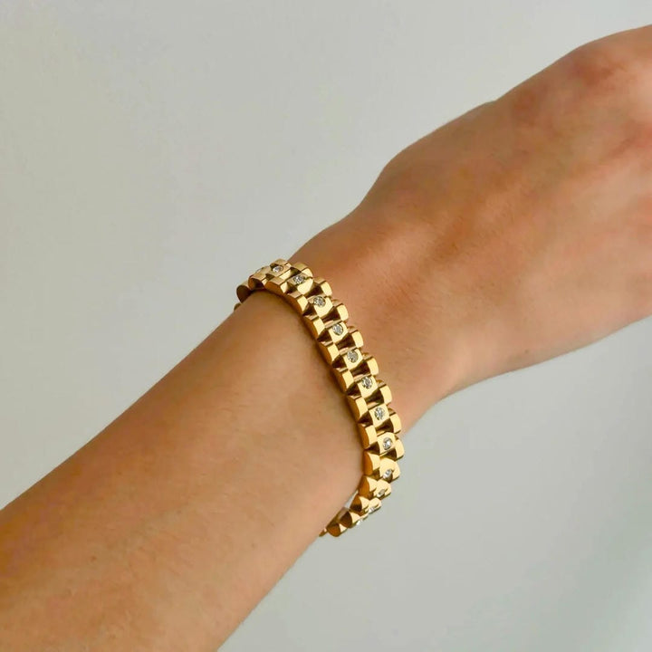 Elegant Gold Link Watchband