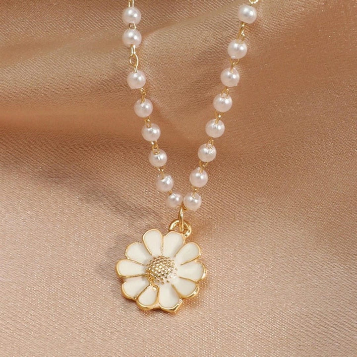 Daisy Pearl Pendant Necklace