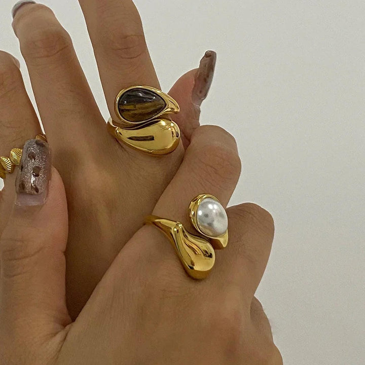 Maria Dazzling Pearl Sculpted Gold ring