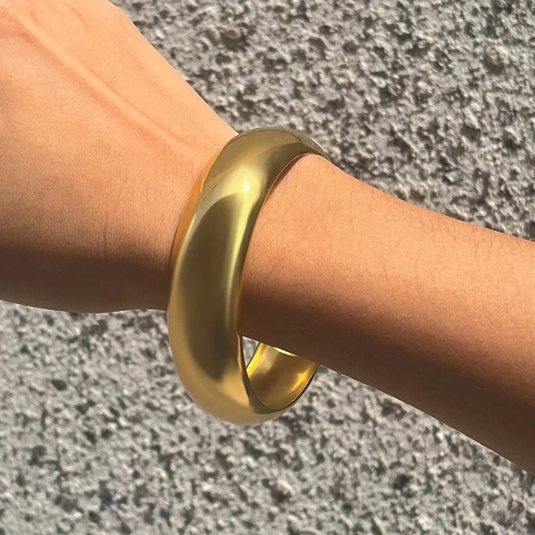 Timeless Smooth Gold Bangle