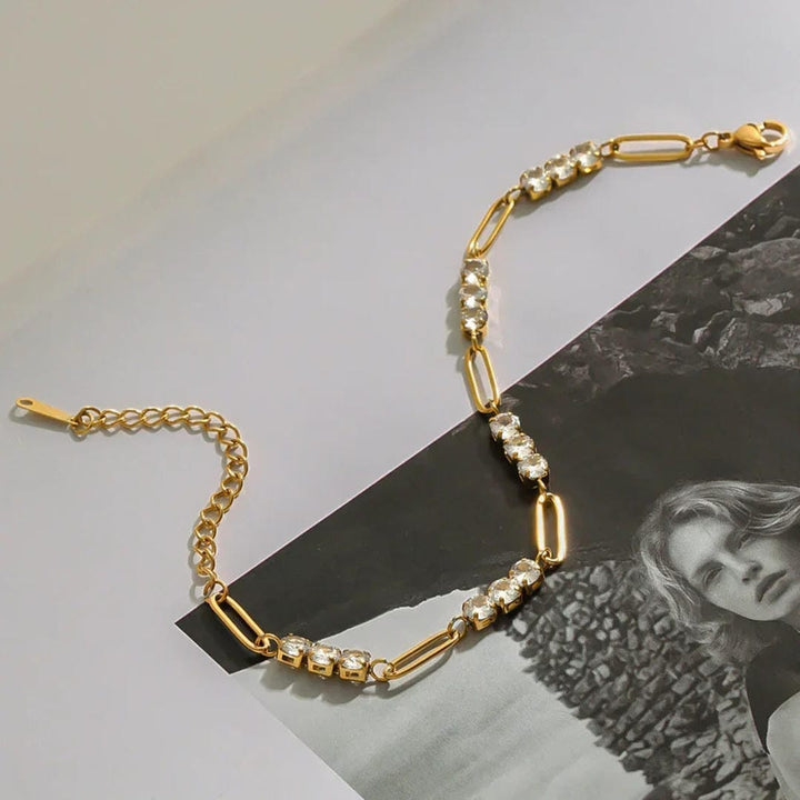 Gold Chain With Sparkling Crystals Bracelet