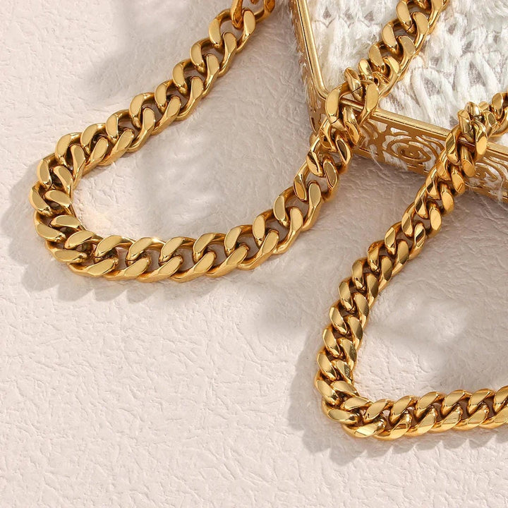 Ethereal Bold Chain Necklace Design