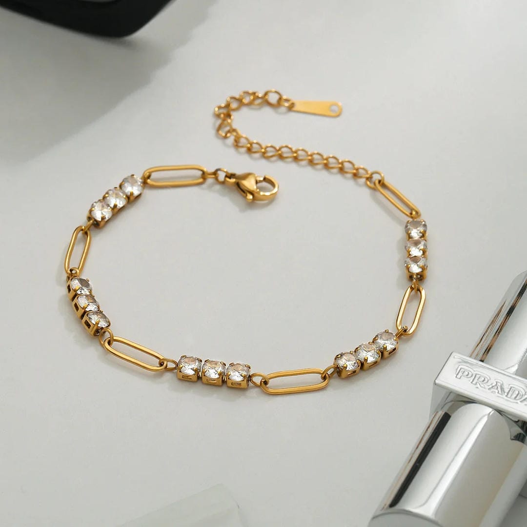Gold Chain With Sparkling Crystals Bracelet