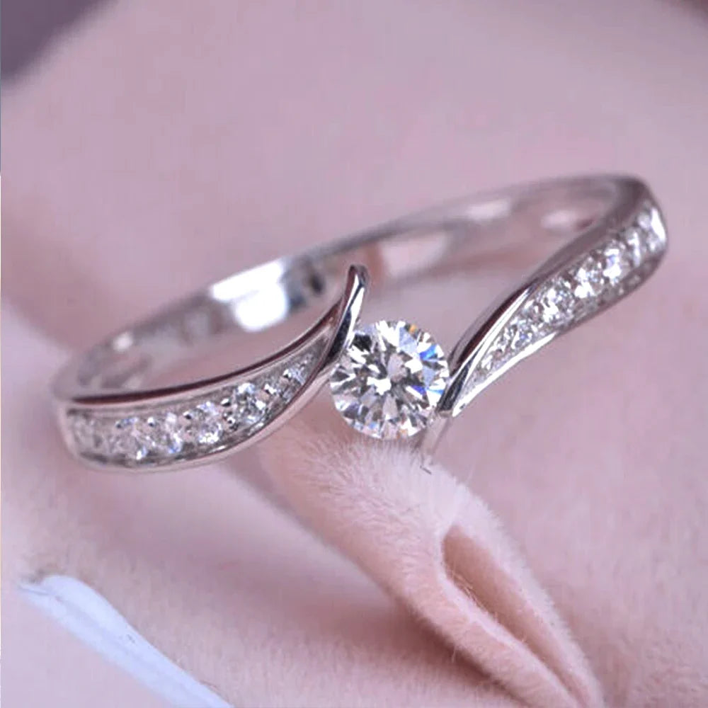 Lavish Minimalist Zirconia Ring