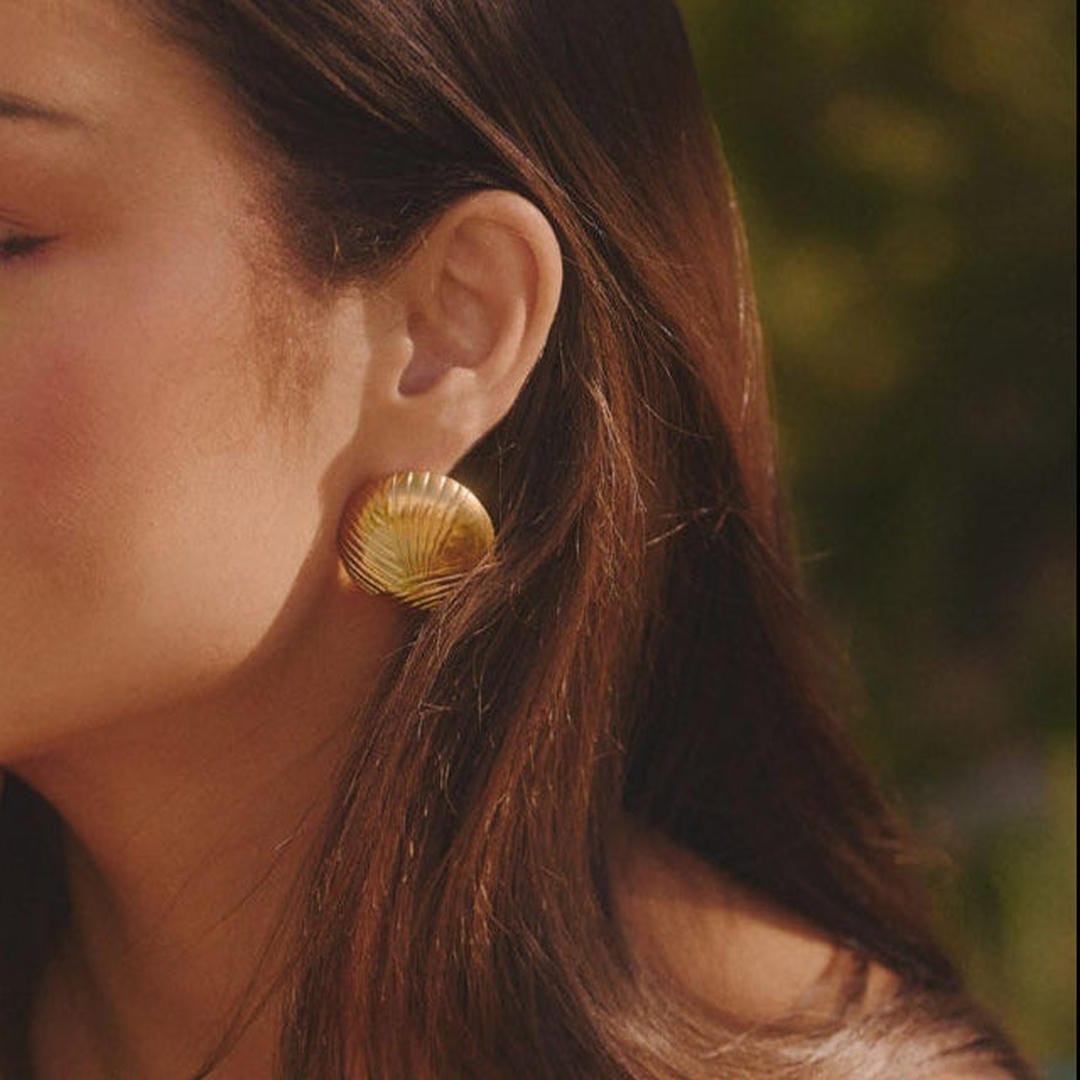 Elegant Gold Circle Earrings