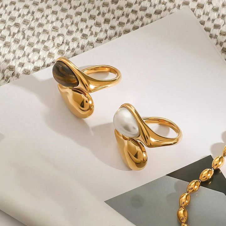 Maria Dazzling Pearl Sculpted Gold ring