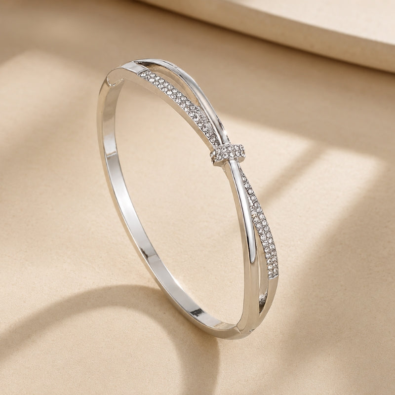 Prestigious Minimalist Knot Bracelet