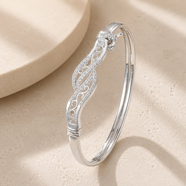 Lustrous Retro Fashion Bracelet