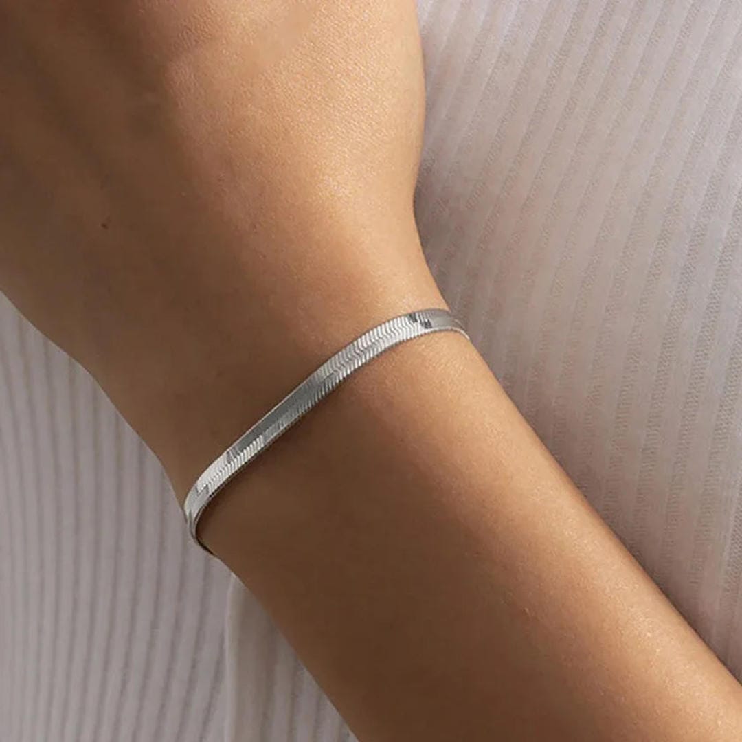 Lustrous Vida Herringbone Wristpiece