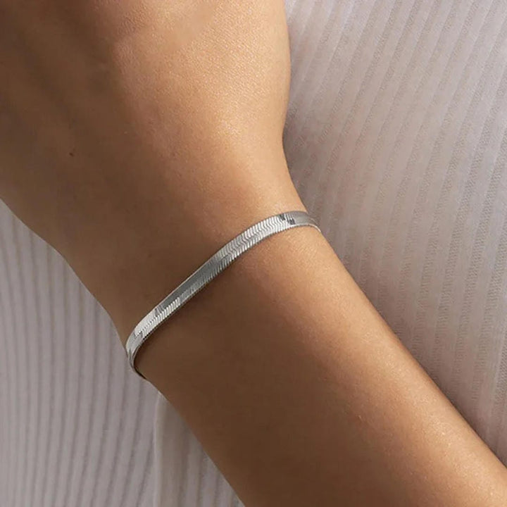 Lustrous Vida Herringbone Wristpiece
