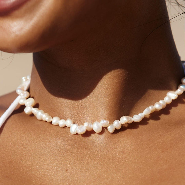 Sunlit Pearl Chain Choker
