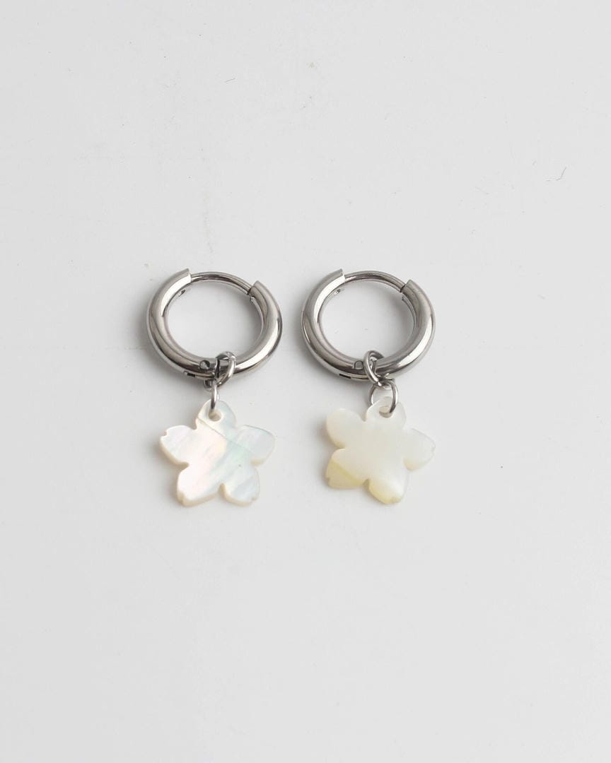 Flower Shell In White Classic Earrings