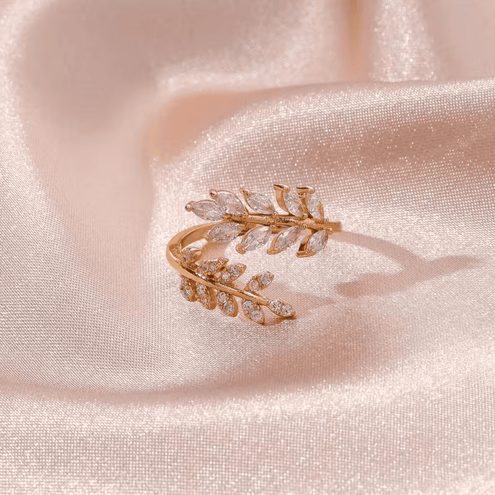 Elegant Verdant Laurel Leaf Ring