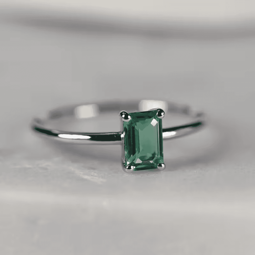 Elegant Muse Emerald Ring