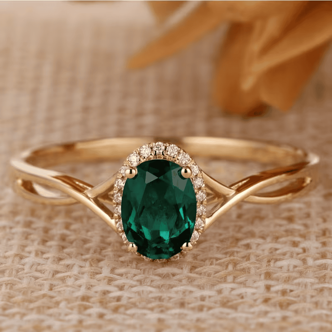Evergreen Emerald Twist Ring