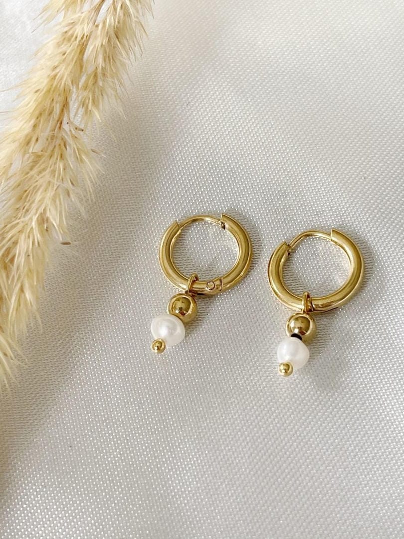 Veerle Stunning Pearl White Earrings