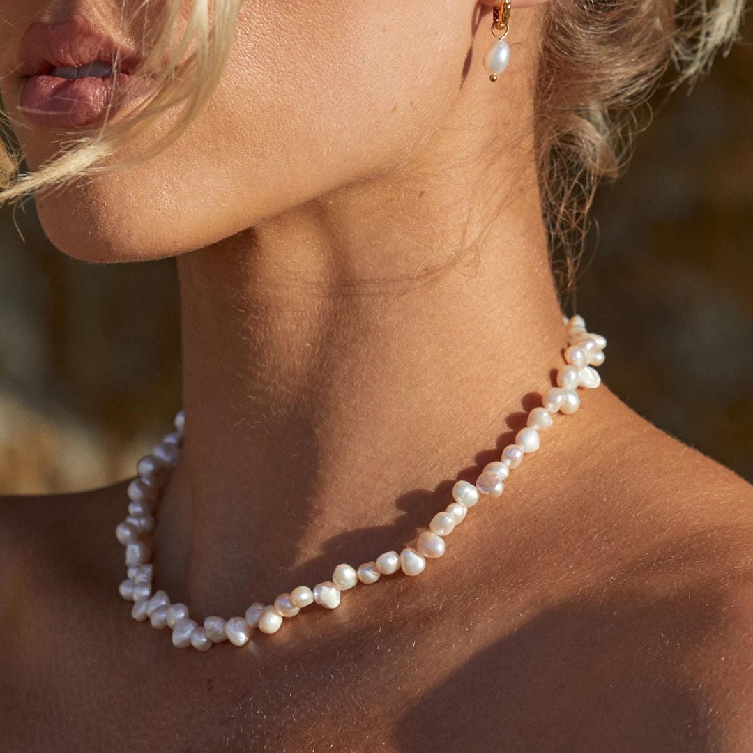 Sunlit Pearl Chain Choker