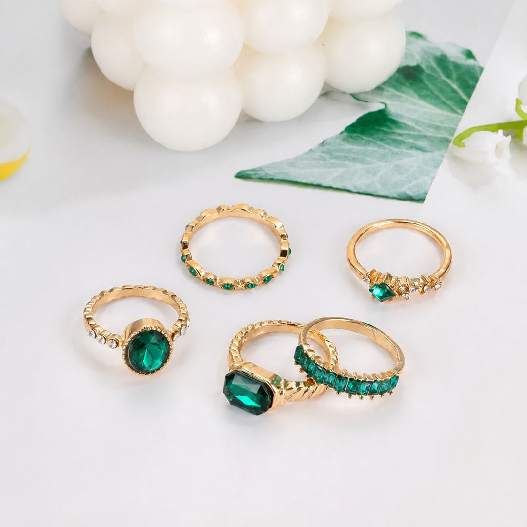 Zarina Exquisite Emerald Gold Ring Set