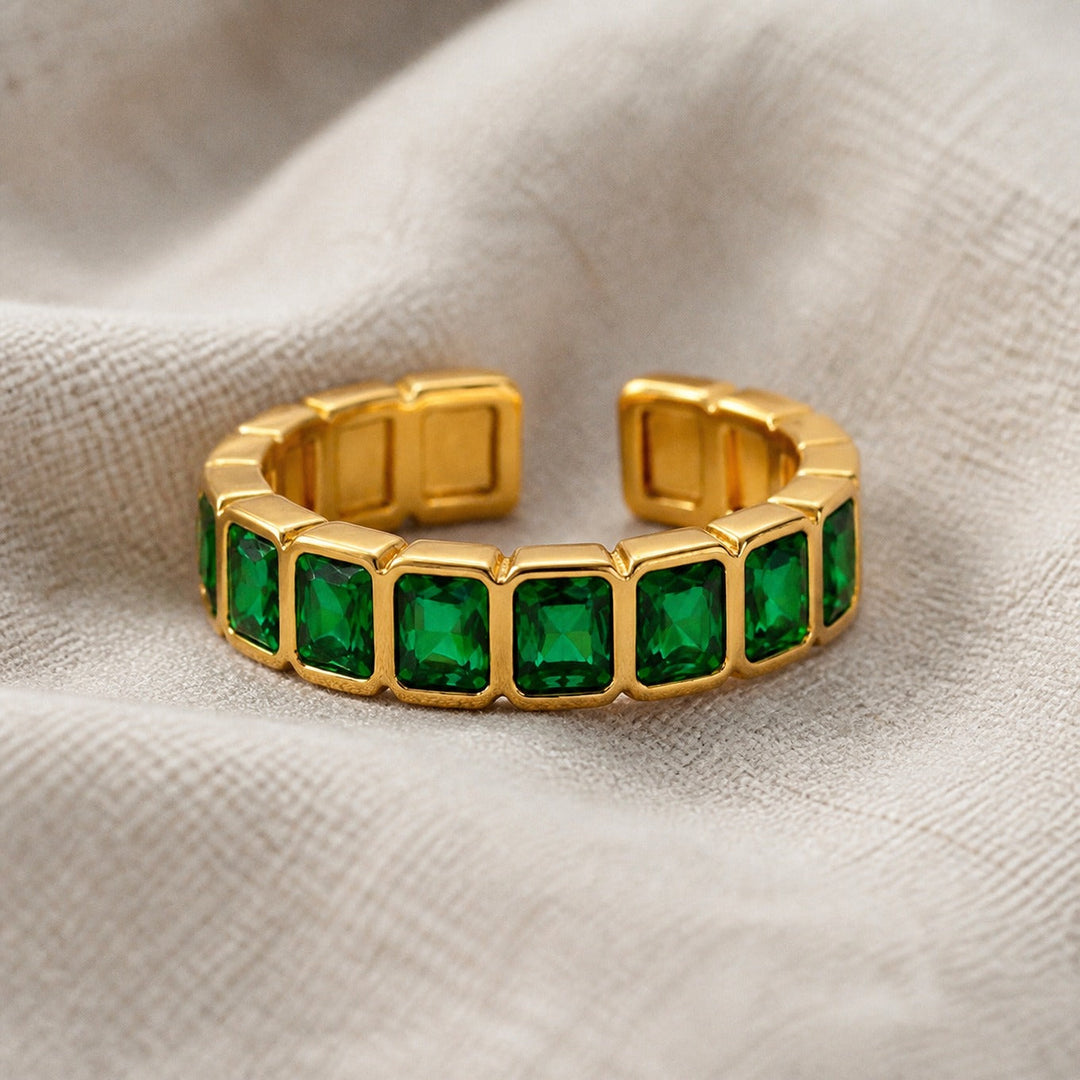 Emerald Silhouette Band Ring
