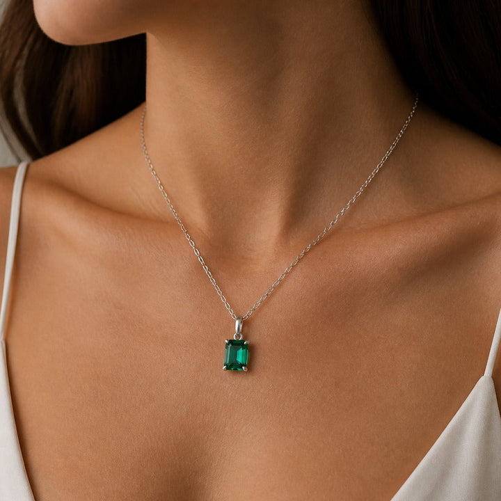 Emerald Legacy White Gold Necklace