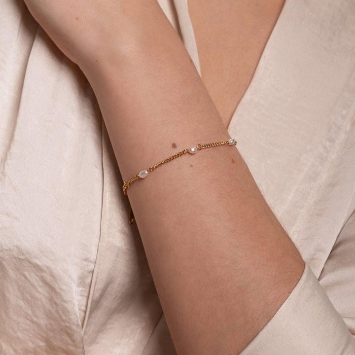 Golden Harmony Pearl Bracelet