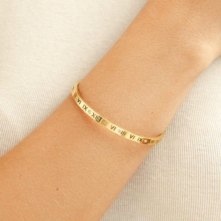 Roman Classic Golden Bangle